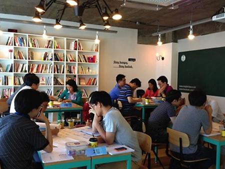 대학 교육의 경쟁력 강화를 위해서는 교육의 질적 향상이 도모되어야 하며, 이를 위해서는 우수한 교원이 훌륭하게 조성된 교육환경 내에서 효과적인 교수학습방법을 통하여 교육의 품질제고를 위한 노력을 지속적으로 추구해야 